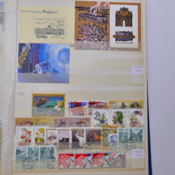 Lot de timbres de Russie neufs et oblitérés en deux albums.