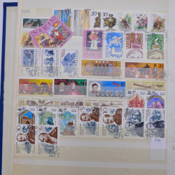 Lot de timbres de Russie neufs et oblitérés en deux albums.