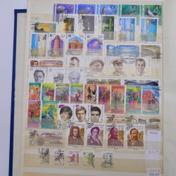 Lot de timbres de Russie neufs et oblitérés en deux albums.