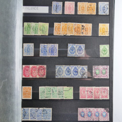 Lot de timbres de Finlande neufs et oblitérés en un album.