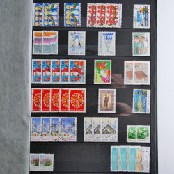 Lot de timbres de Finlande neufs et oblitérés en un album.