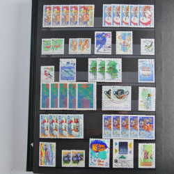 Lot de timbres de Finlande neufs et oblitérés en un album.