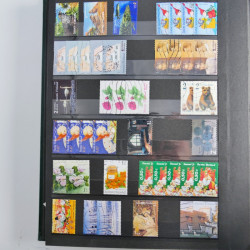 Lot de timbres de Finlande neufs et oblitérés en un album.