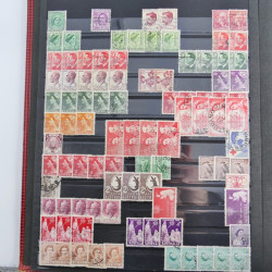 Lot de timbres d'Australie neufs et oblitérés en un album.
