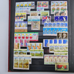 Lot de timbres d'Australie neufs et oblitérés en un album.