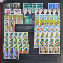 Lot de timbres d'Australie neufs et oblitérés en un album.
