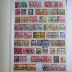 Lot de timbres d'Hongrie oblitérés en un album.