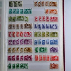 Lot de timbres d'Hongrie oblitérés en un album.