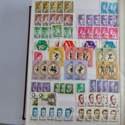 Lot de timbres d'Hongrie oblitérés en un album.