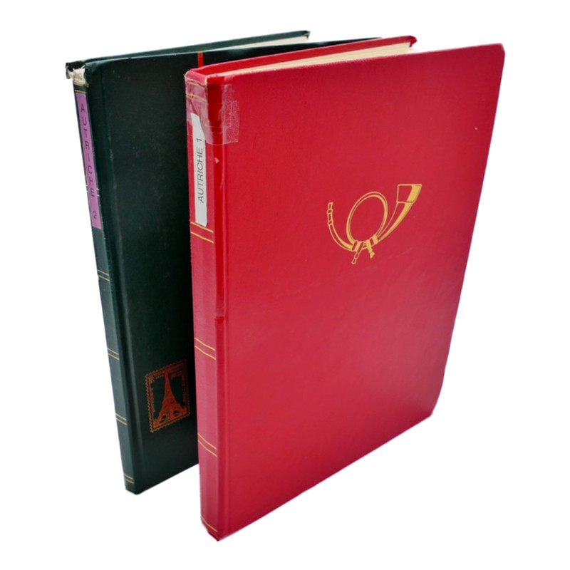 Lot de timbres d'Autriche neufs et oblitérés en deux albums.