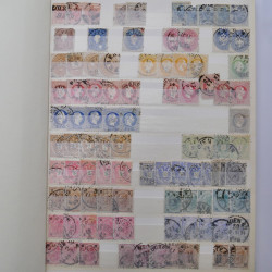 Lot de timbres d'Autriche neufs et oblitérés en deux albums.