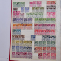 Lot de timbres d'Autriche neufs et oblitérés en deux albums.