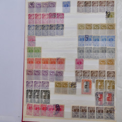 Lot de timbres d'Autriche neufs et oblitérés en deux albums.