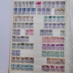 Lot de timbres d'Autriche neufs et oblitérés en deux albums.