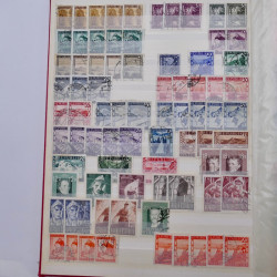 Lot de timbres d'Autriche neufs et oblitérés en deux albums.