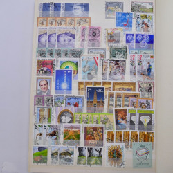 Lot de timbres d'Autriche neufs et oblitérés en deux albums.