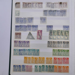 Lot de timbres d'Autriche neufs et oblitérés en deux albums.