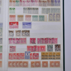Lot de timbres d'Autriche neufs et oblitérés en deux albums.