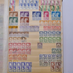 Lot de timbres de Tunisie oblitérés en un album.