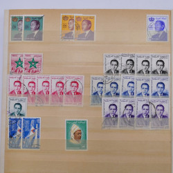 Lot de timbres de Maroc oblitérés en un album.