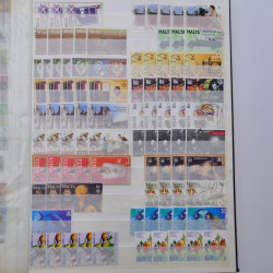 Lot de timbres de Malte oblitérés en un album.