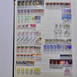 Lot de timbres de Malte oblitérés en un album.
