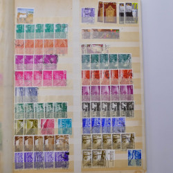 Lot de timbres d'Israël oblitérés en un album.