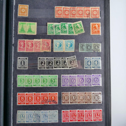 Lot de timbres d'Allemagne neufs et oblitérés en huit albums.