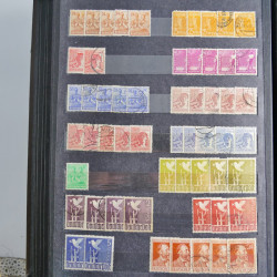 Lot de timbres d'Allemagne neufs et oblitérés en huit albums.