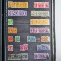 Lot de timbres d'Allemagne neufs et oblitérés en huit albums.