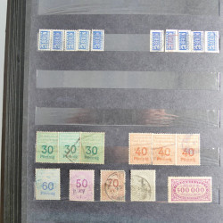 Lot de timbres d'Allemagne neufs et oblitérés en huit albums.