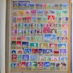 Lot de timbres d'Allemagne neufs et oblitérés en huit albums.