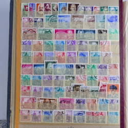 Lot de timbres d'Allemagne neufs et oblitérés en huit albums.