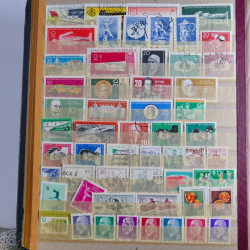 Lot de timbres d'Allemagne neufs et oblitérés en huit albums.