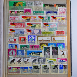 Lot de timbres d'Allemagne neufs et oblitérés en huit albums.