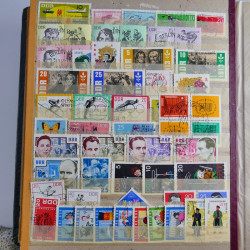 Lot de timbres d'Allemagne neufs et oblitérés en huit albums.