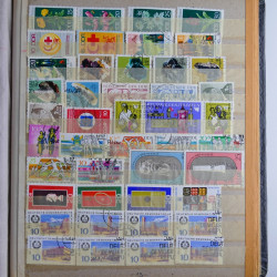 Lot de timbres d'Allemagne neufs et oblitérés en huit albums.