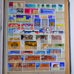 Lot de timbres d'Allemagne neufs et oblitérés en huit albums.