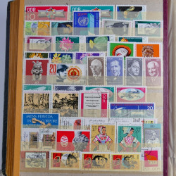 Lot de timbres d'Allemagne neufs et oblitérés en huit albums.