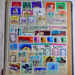 Lot de timbres d'Allemagne neufs et oblitérés en huit albums.