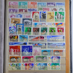 Lot de timbres d'Allemagne neufs et oblitérés en huit albums.