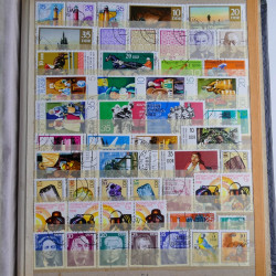 Lot de timbres d'Allemagne neufs et oblitérés en huit albums.