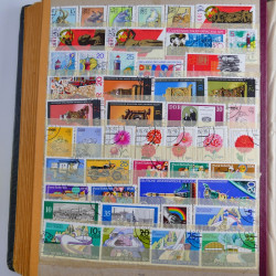 Lot de timbres d'Allemagne neufs et oblitérés en huit albums.