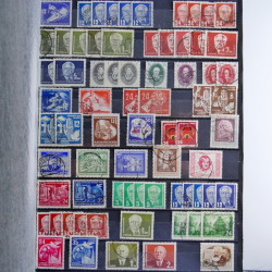 Lot de timbres d'Allemagne neufs et oblitérés en huit albums.