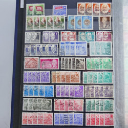 Lot de timbres d'Allemagne neufs et oblitérés en huit albums.