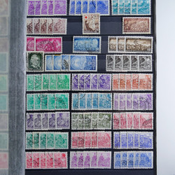 Lot de timbres d'Allemagne neufs et oblitérés en huit albums.