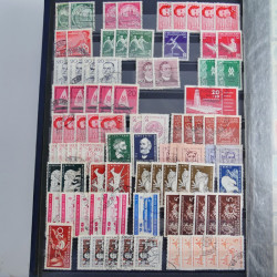 Lot de timbres d'Allemagne neufs et oblitérés en huit albums.