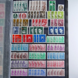 Lot de timbres d'Allemagne neufs et oblitérés en huit albums.