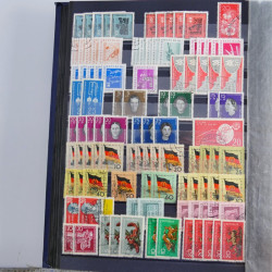 Lot de timbres d'Allemagne neufs et oblitérés en huit albums.