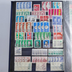 Lot de timbres d'Allemagne neufs et oblitérés en huit albums.